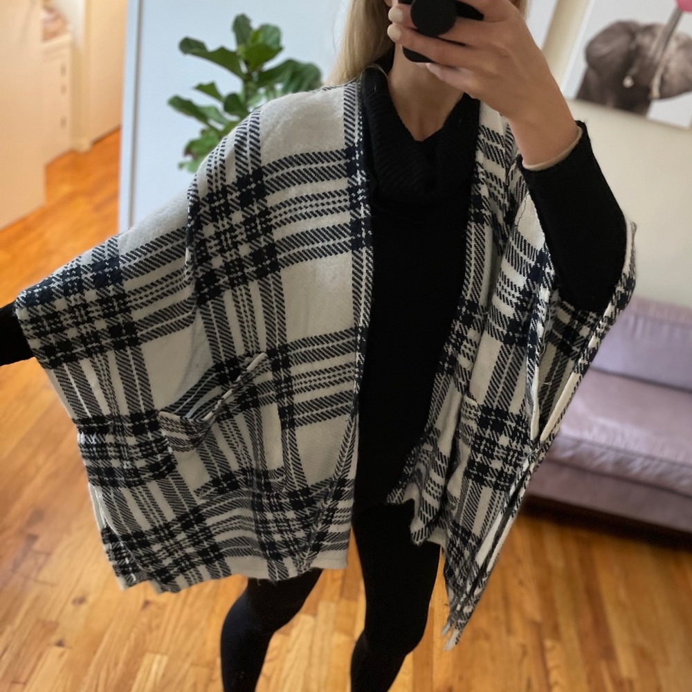 Abercrombie blue and white plaid kimono poncho top